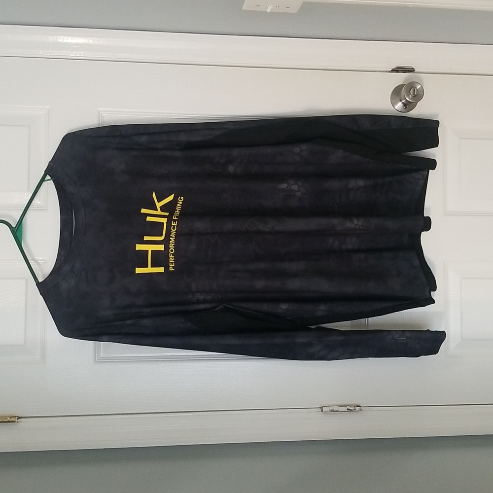 Huk vented fishing shirt